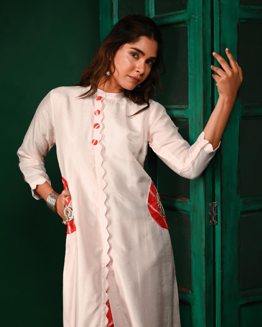 Contrast embroidered Cord Set