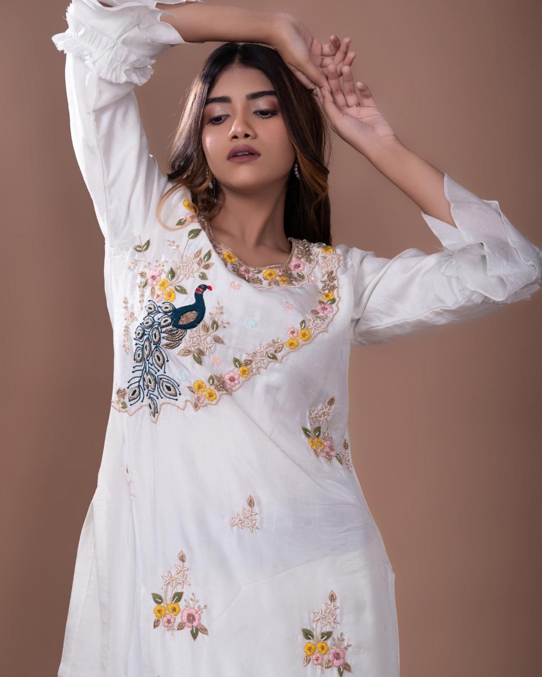V CTR 0137 WHITE DOLA SILK PEACOCK EMBRIODERY