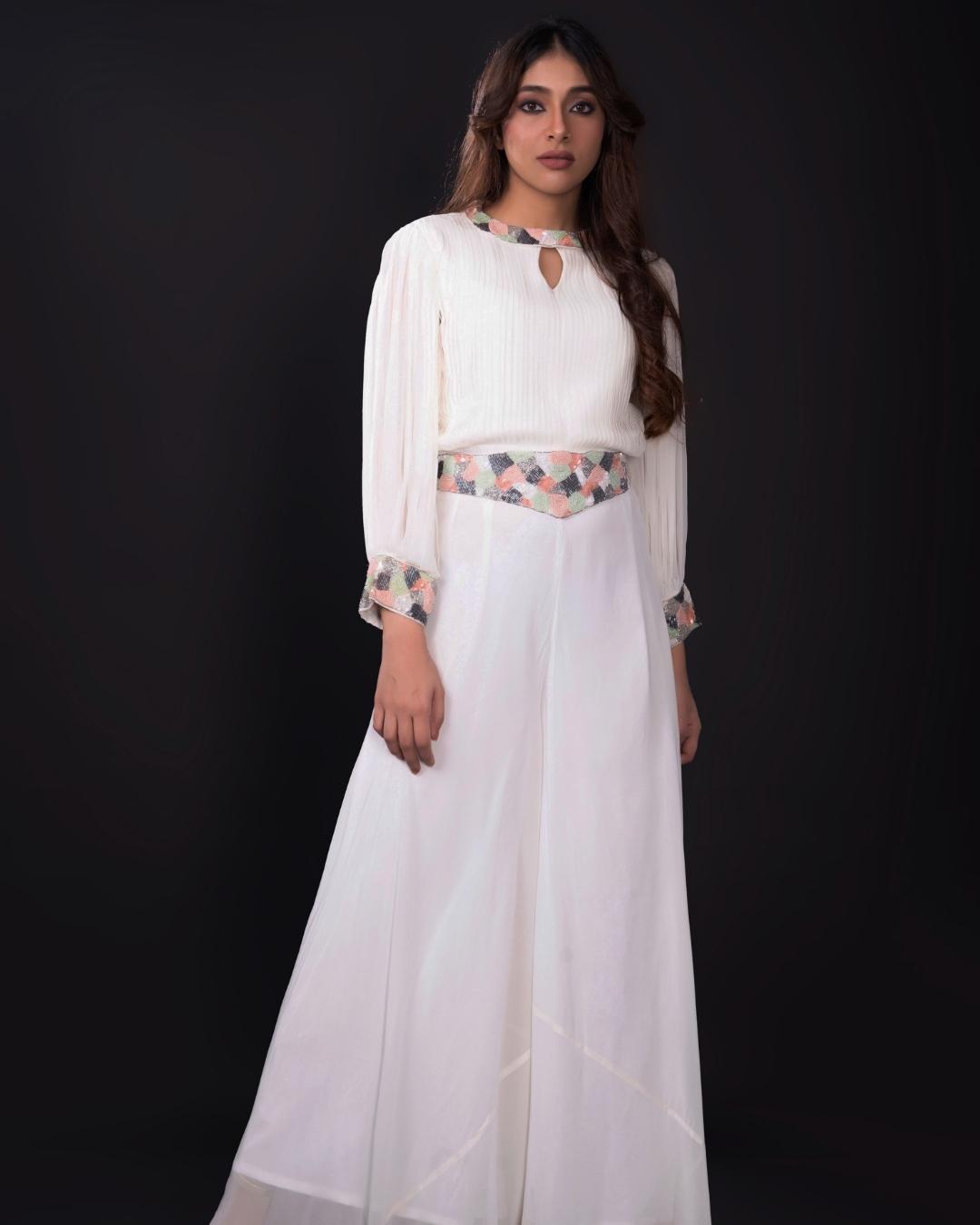 V CTR 0130 WHITE JUMP SUIT AND BELT